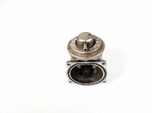  EGR valve 