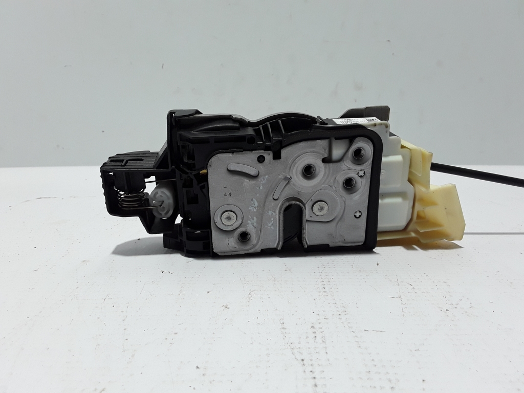 Used VOLVO XC90 Rear side door lock 32131412