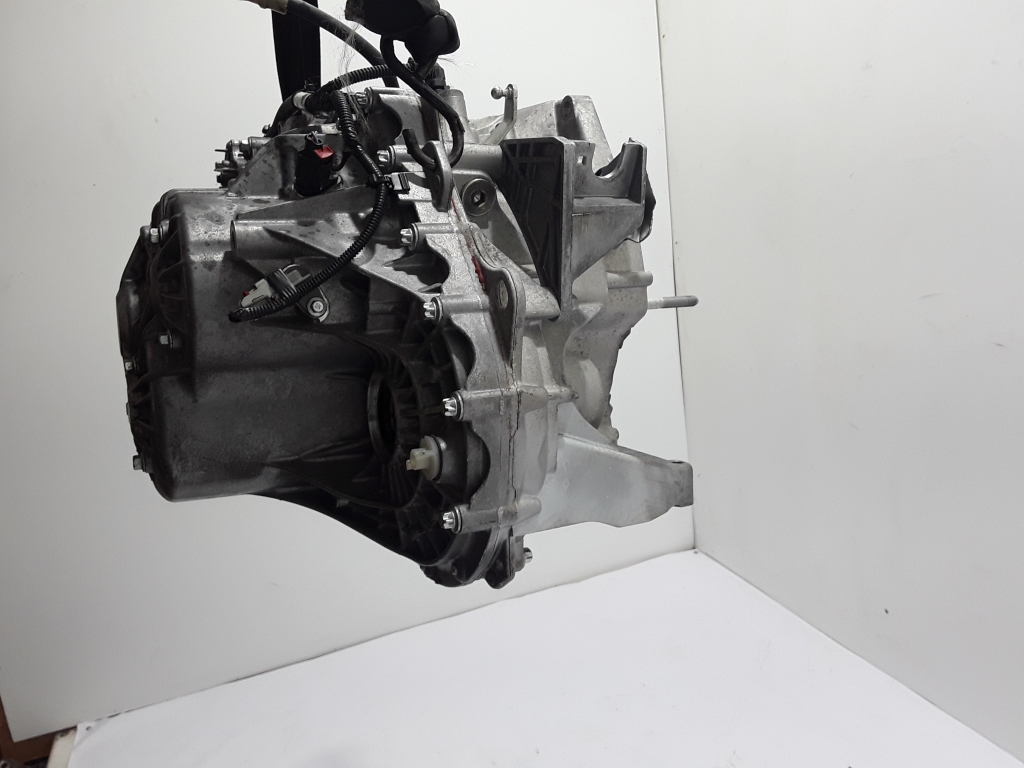Used RENAULT Captur Gearbox DC4016