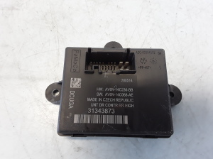  Rear side door control unit 