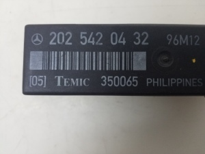 Mercedes Benz C-Class 202 (1993–2001) Relee A2025420432 - 2