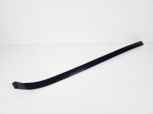   Windscreen strut outer 