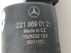 Mercedes Benz C-Class 204 (2007–2014) Front windshield washer pump A2218690121 - 2