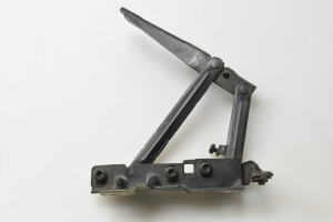  Engine cover hinge 