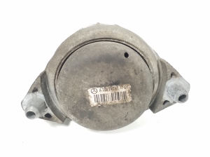 Mercedes Benz C-Class 204 (2007–2014) Engine mount A2042404717 - 2