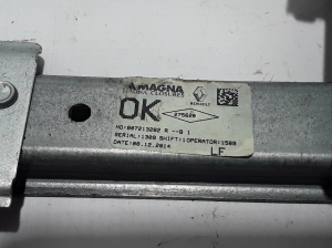Dacia Sandero (2012–2021) Priekšējo durvju logu pacēlājs 807213282R - 2