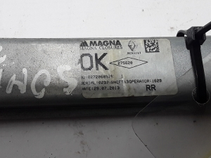 Dacia Sandero (2012–2021) Aizmugurējo durvju logu pacēlājs 827206057R - 3