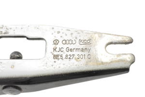 AUDI A4 B6 (2000–2005) Kofferraumdeckelscharnier 8E5827301C - 3