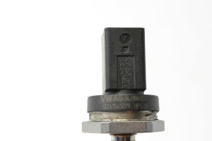  High pressure fuel line sensor 