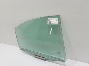   Rear side door glass  - 30674339 