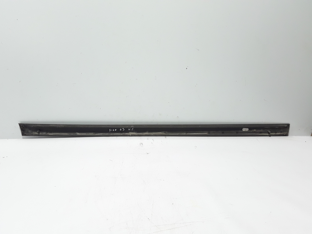 VOLVO S60 1 generation (2000-2009) Front Left Door Molding 9151911 22400025