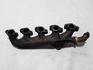  Exhaust manifold 