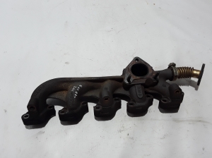  Exhaust manifold 