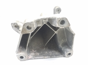 Mercedes Benz C-Class 205 (2014–2021) Mootori kinnitus A6512234204 - 3