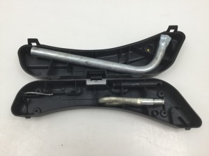 AUDI A4 B7 (2004–2008) Tööriistakast pakiruumis ja selle osad 8E0012111A - 2