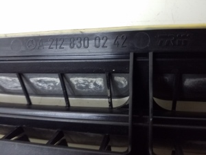 Mercedes Benz E-Class W212 (2009–2015) Tagumise poritiiva ventilatsioonivõre A2128300242 - 2