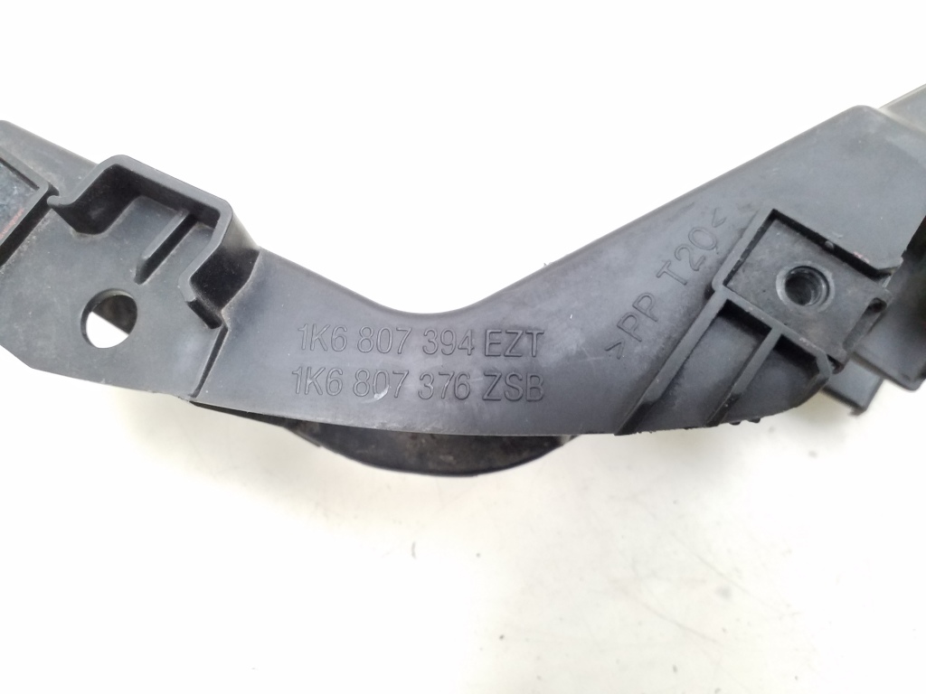 VOLKSWAGEN Golf 5 generation (2003-2009) Aizmugurējā labā bampera stiprinājums 1K6807394 25076997