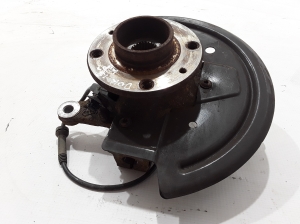   Front wheel hub and its parts  - 400116210R 