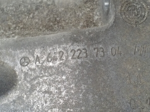 Mercedes Benz S-Class 222 (2013–2020) Motora kronšteins A6422237304 - 2