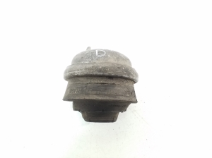 Mercedes Benz E-Class W124 (1985–1995) Engine mount A2012404017 - 3