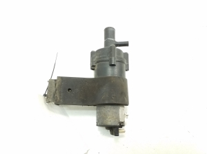 Mercedes Benz E-Class W124 (1985–1995) Auxiliary water pump A0008358064 - 2