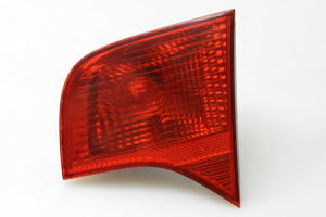 Tail light on trunk lid - 8E5945094A