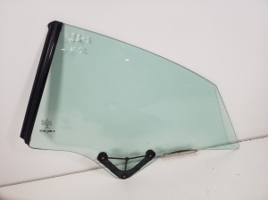   Rear quarter glass  - A2076700110 