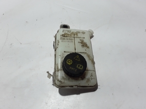   Brake fluid reservoir  - 460913647R 