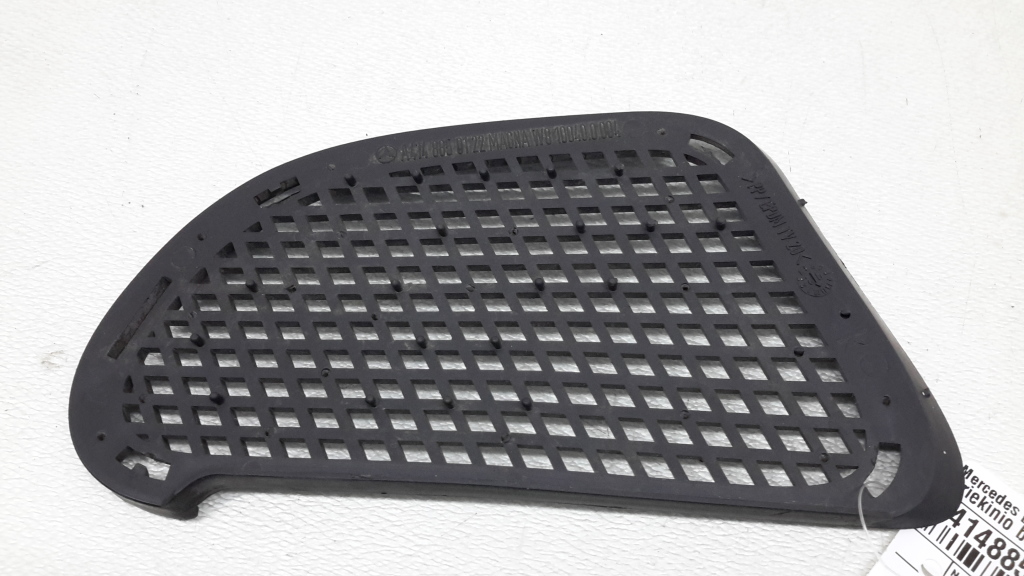Mercedes Benz Vaneo 414 (2001–2005) Nebelscheinwerferabdeckung vorne A4148850122 Mercedes Benz Vaneo 414 (2001–2005) Nebelscheinwerferabdeckung vorne A4148850122