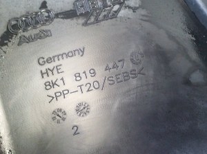 AUDI S4 (2008–2015) Klaasipuhastite mehhanismi kate esiklaasi juures 8K1819447B - 2