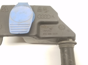 AUDI A5 (2007–2016) Esiklaasi pesuvedeliku paak ja selle osad 8T2955463B - 2