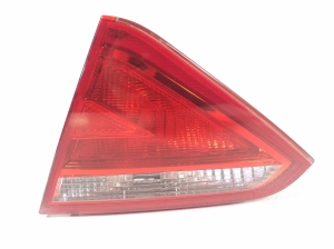 Tail light on trunk lid - 8T0945094