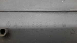 Mercedes Benz E-Class W211 (2002–2009) Esikaitseraua numbrimärgi hoidik A2118850181 - 2