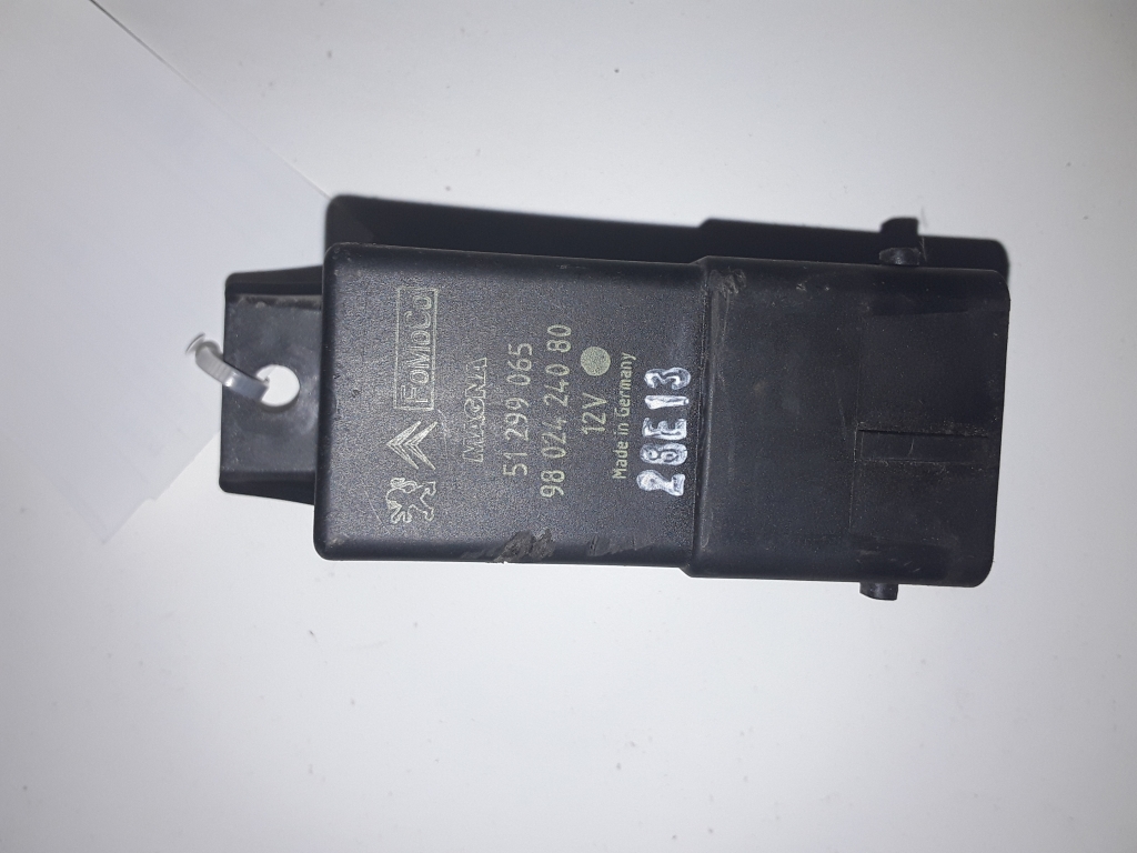 Citroen C4 (2010–2020) Glow plug relay 9802424080 Citroen C4 (2010–2020) Glow plug relay 9802424080