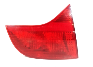 Tail light on trunk lid - 8E9945093