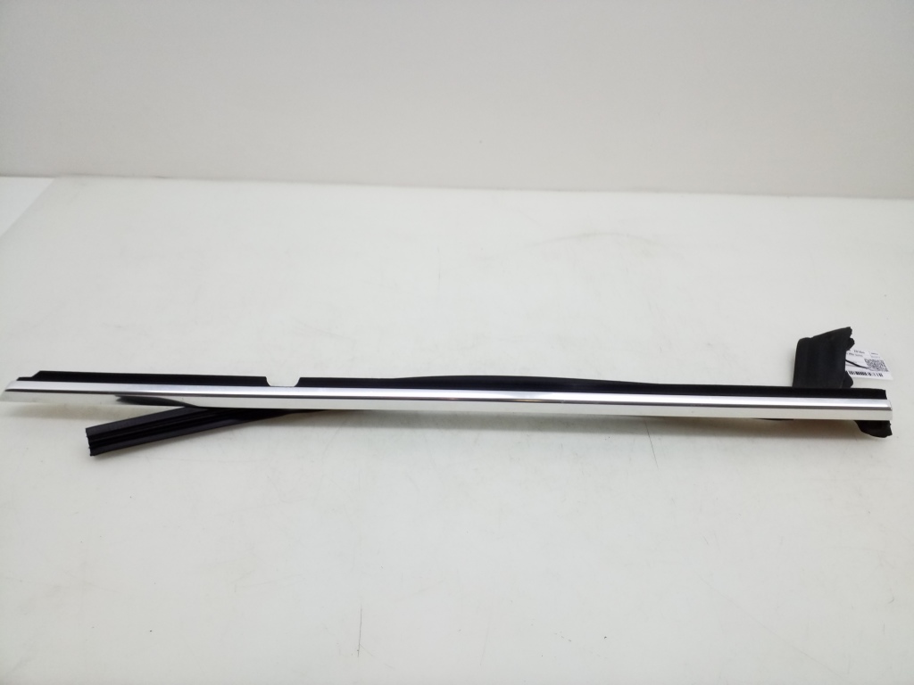 Used Mercedes Benz CLS-Class Rear side door strip to glass outer ...