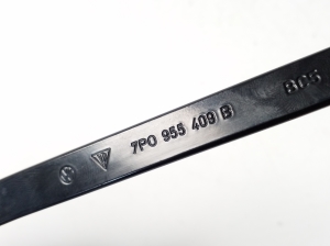  Windshield wiper blade 