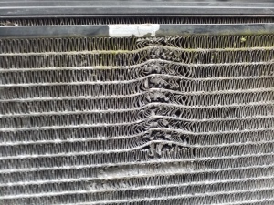  Radiatoru komplekts un tā detaļas 