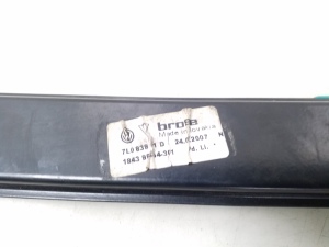 Volkswagen Touareg I (2002–2010) Aizmugurējo durvju logu pacēlājs 7L0839461D - 2