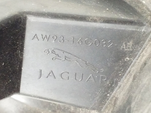 Jaguar XJ (2009–2026) Sonstiges Teil des vorderen Kotflügels AW9316G032AB - 2