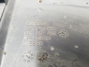 AUDI Q7 (2006–2015) Windlaufverkleidung (Scheibenwischerabdeckung) 4L1819401 - 2
