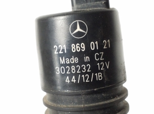 Mercedes Benz SLK-Class 172 (2011–2026) Front windshield washer pump A2218690121 - 2
