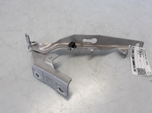  Engine cover hinge 