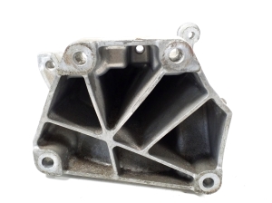  Engine holder 