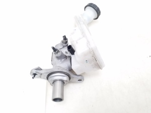 Brake master cylinder - 