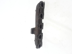  Exhaust manifold 