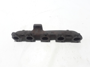  Exhaust manifold 