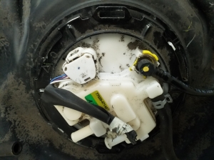 TOYOTA Prius W50 (2015–2020) Kütusepaak ja selle osad - 3
