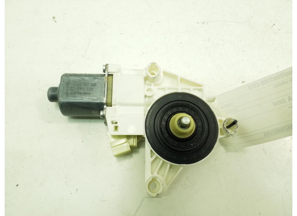 MERCEDES-BENZ GLK-Class X204 (2008-2015) Front Right Door Window Control Motor A2048200242 20417182