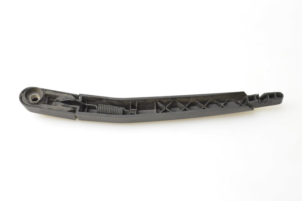 Naudotas Opel Corsa Galinio valytuvo kojelė 55701469
